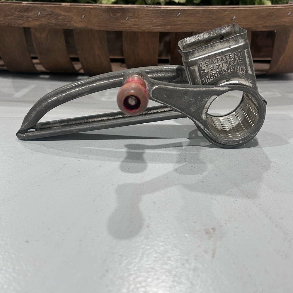 Vintage Mouli Rotary Hand Cheese Grater - Red Wooden Handle - Made in 🇫🇷